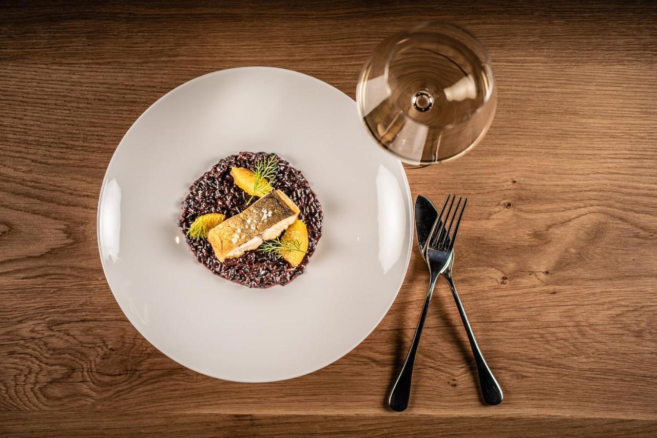 My Arbor - Dolomites Hotel Bressanone Exterior foto A plate of black rice risotto