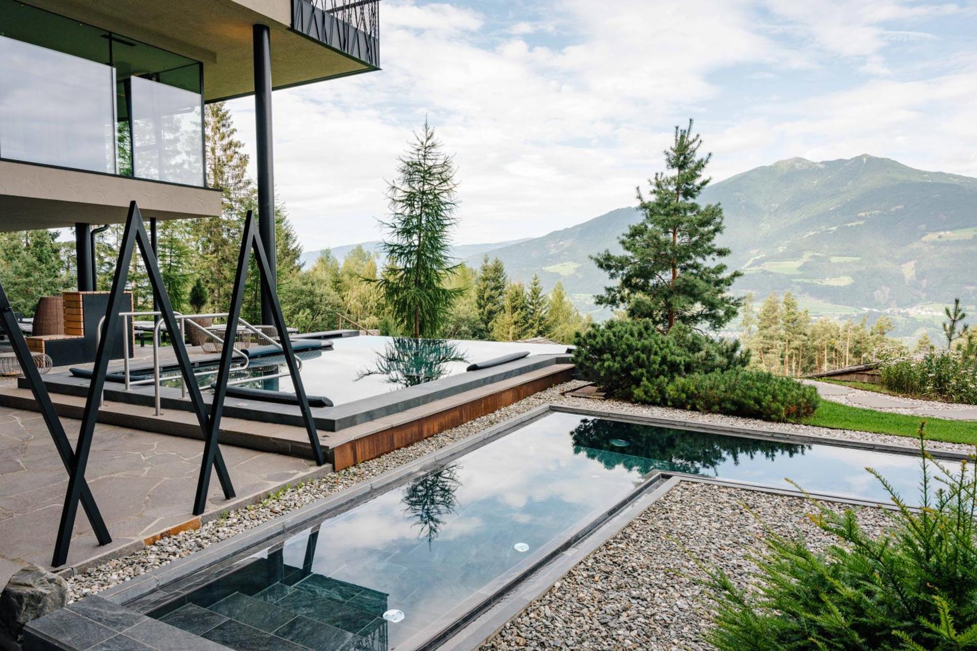 My Arbor - Dolomites Hotel Bressanone Exterior foto A private swimming pool in the Alps